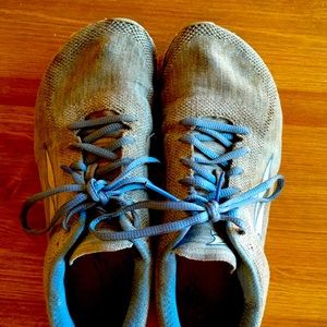 Altra escalantes 9.5 light blue